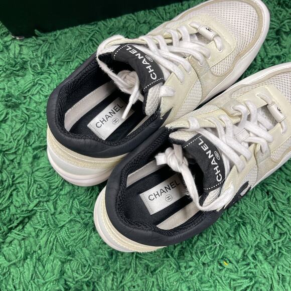Chanel trainer sneakers - Gem Chanel Low Top Trainer Sneakers Shoes Suede White Black (W) size 43 Pre Owned main image 1